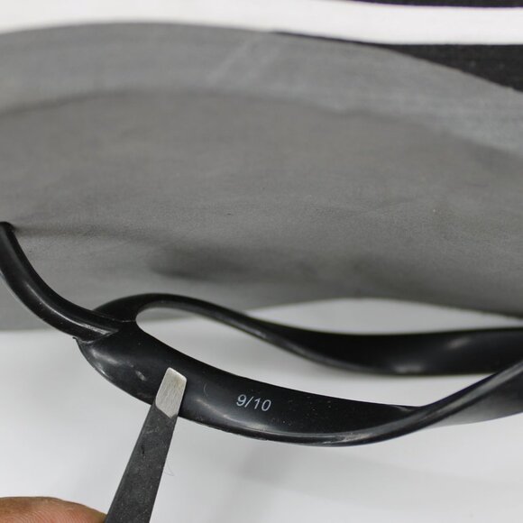 Joe Boxer Women's Gray Flip Flops - Picture 2 of 9